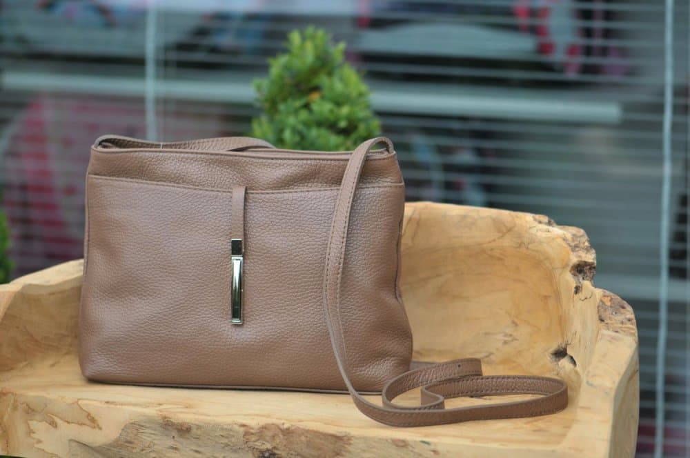 Kožená malá kabelka přes rameno 5085 taupe - náhled 1