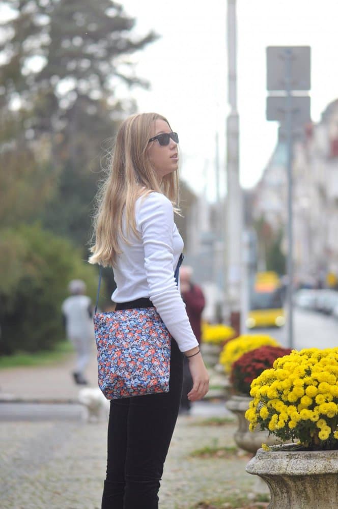 Kabelka s květinovým vzorem modrá Shoulderbag S viola blue HY4091