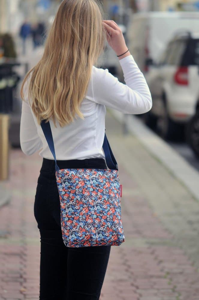 Kabelka s květinovým vzorem modrá Shoulderbag S viola blue HY4091 - náhled 5